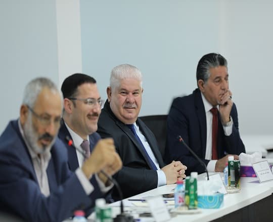 الاجتماعات والجلسات النقاشية